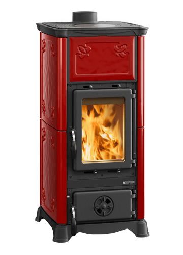 kamīnkrāsnis la nordica emiliana ar bordo krāsas keramikas apdari